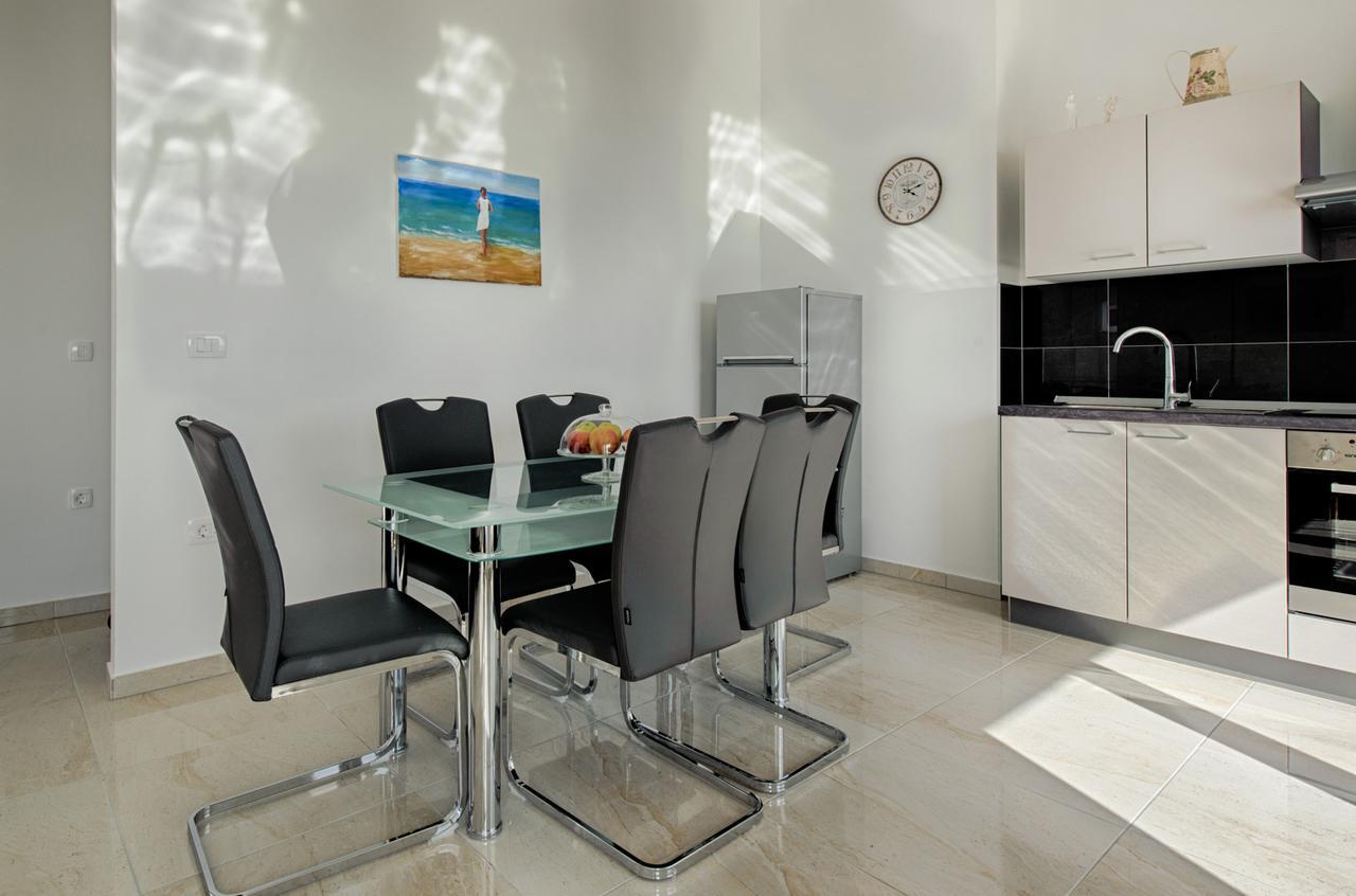Cezar Luxury Apartment Omiš Eksteriør billede