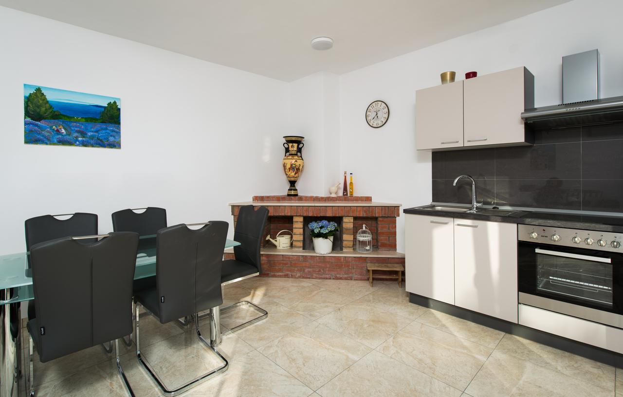 Cezar Luxury Apartment Omiš Eksteriør billede