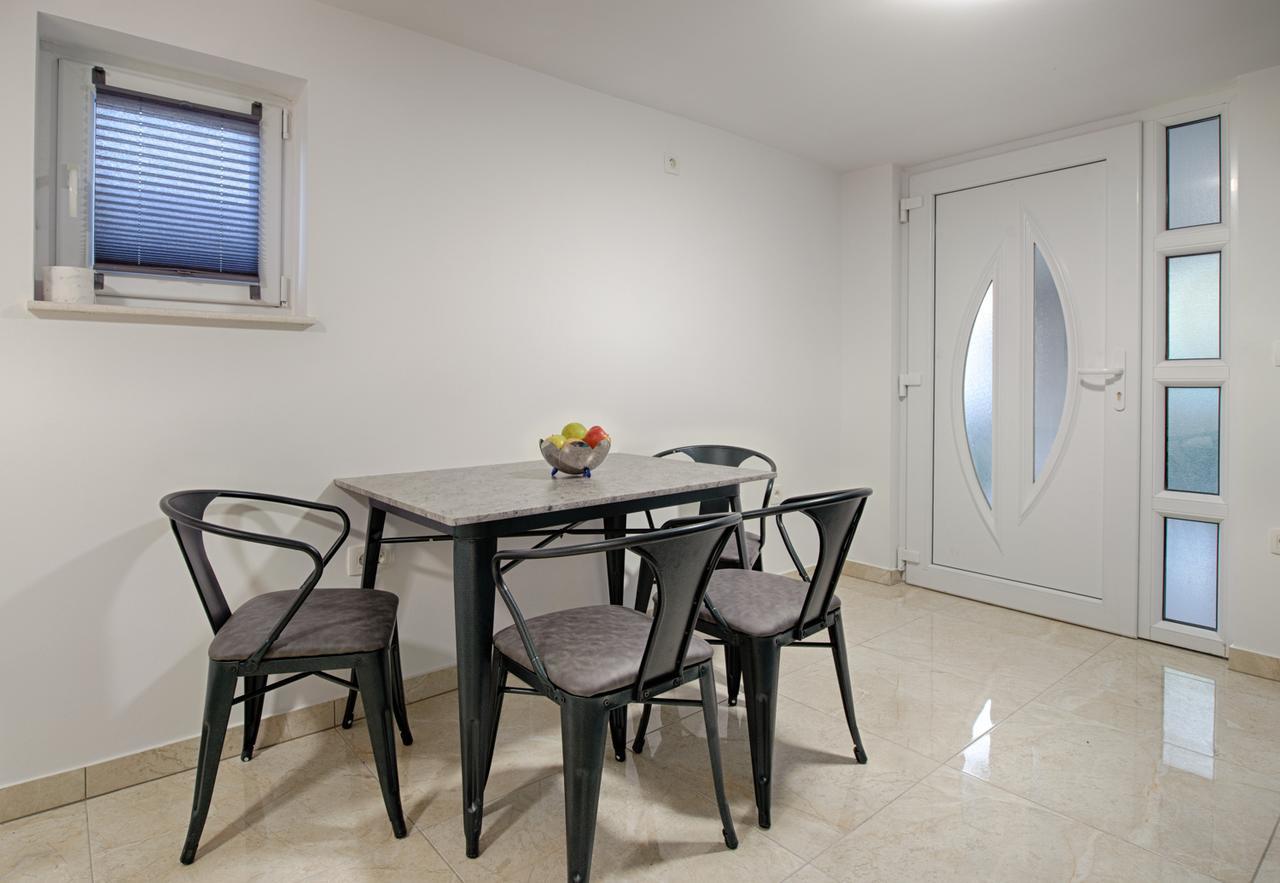 Cezar Luxury Apartment Omiš Eksteriør billede
