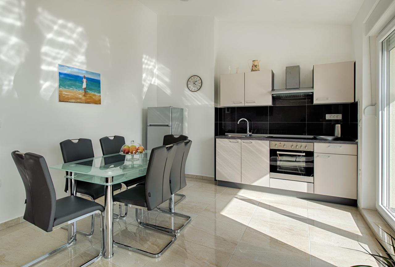 Cezar Luxury Apartment Omiš Eksteriør billede