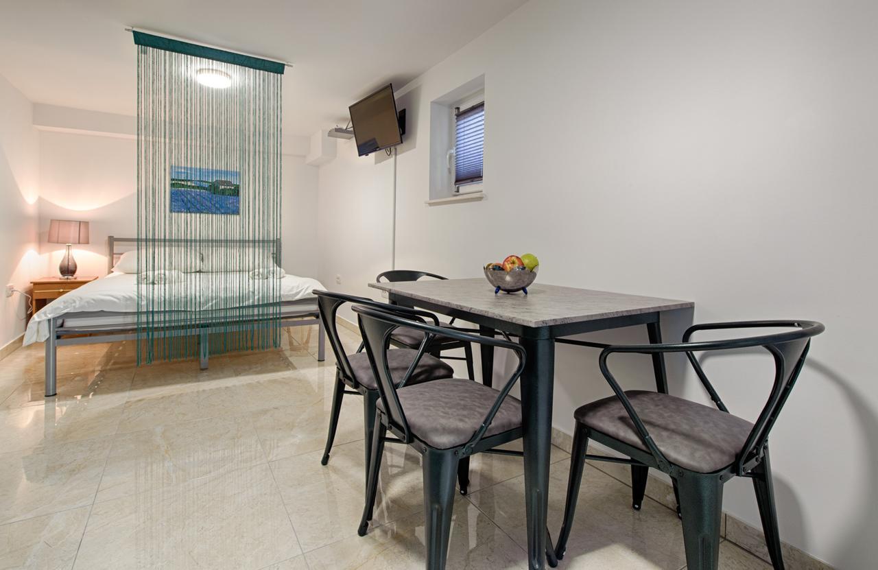 Cezar Luxury Apartment Omiš Eksteriør billede