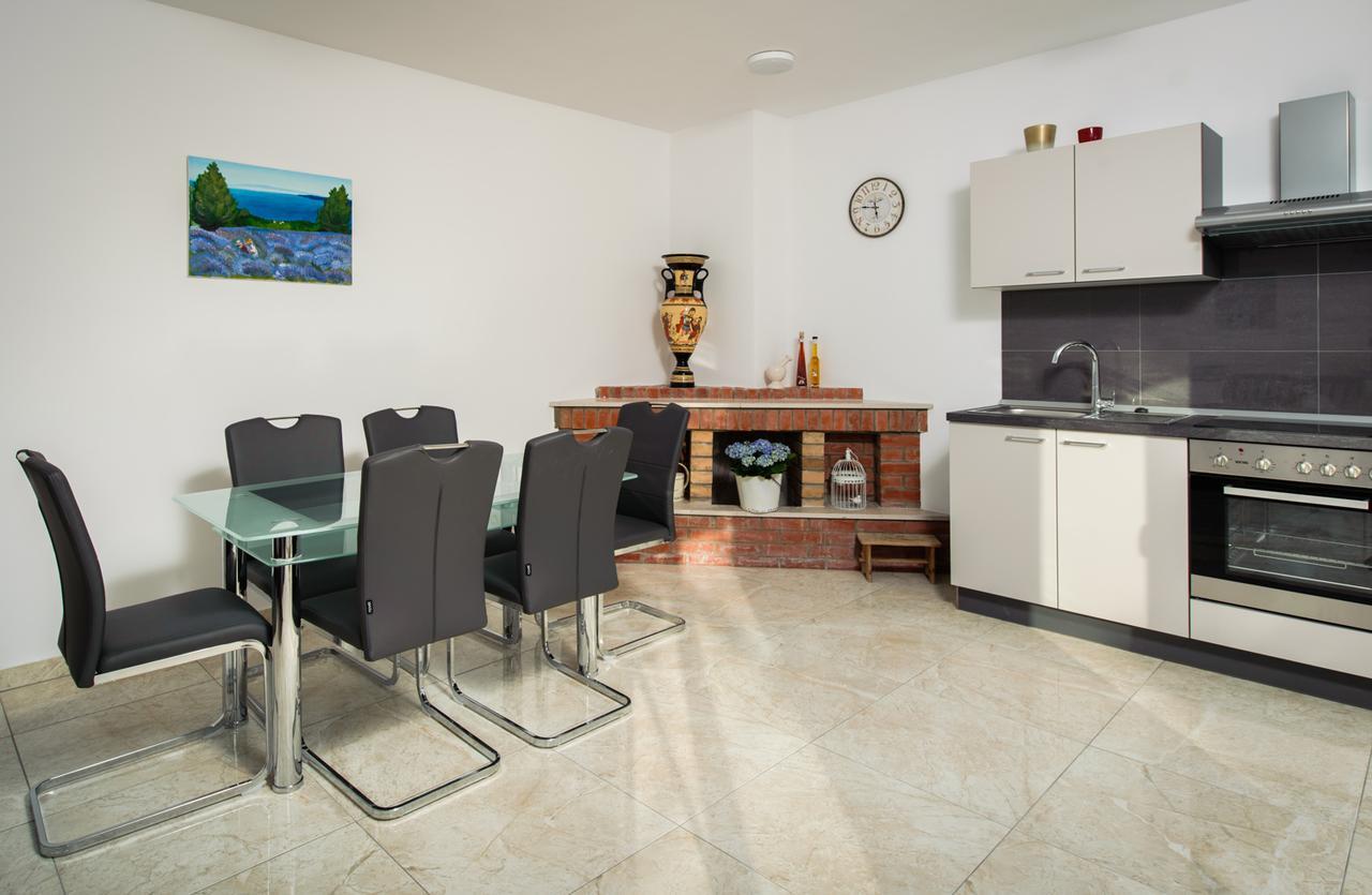 Cezar Luxury Apartment Omiš Eksteriør billede
